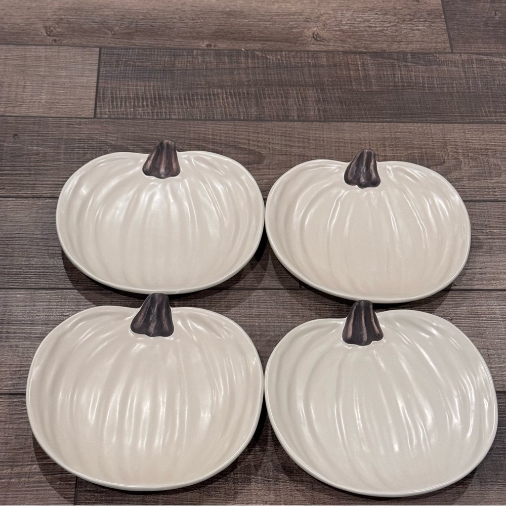 Pottery Barn Pumpkin Dinnerware & Serveware Barbara Eigen 4 Set Plates 9" X 8"